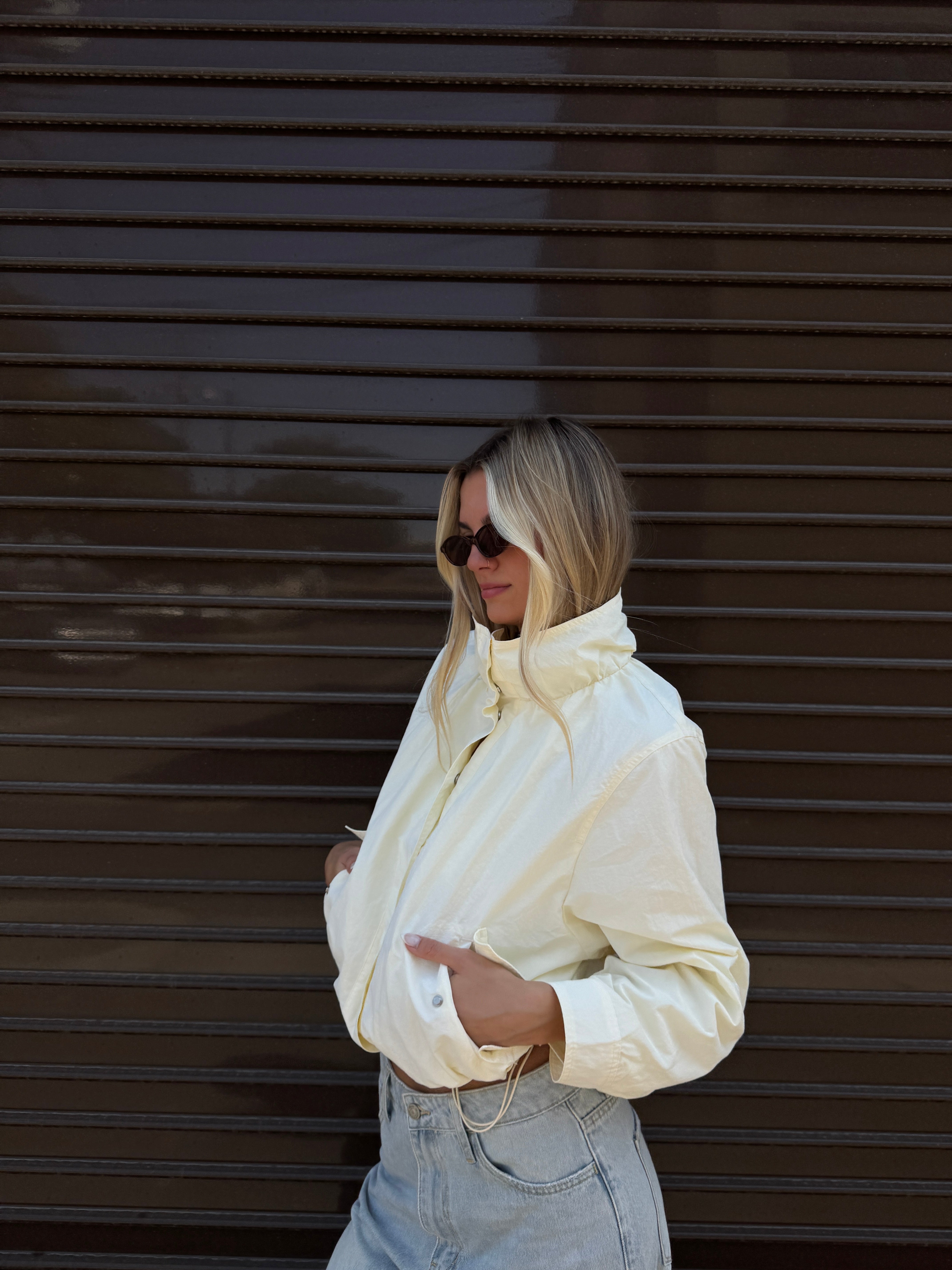 ESSENTIAL WINDBREAKER