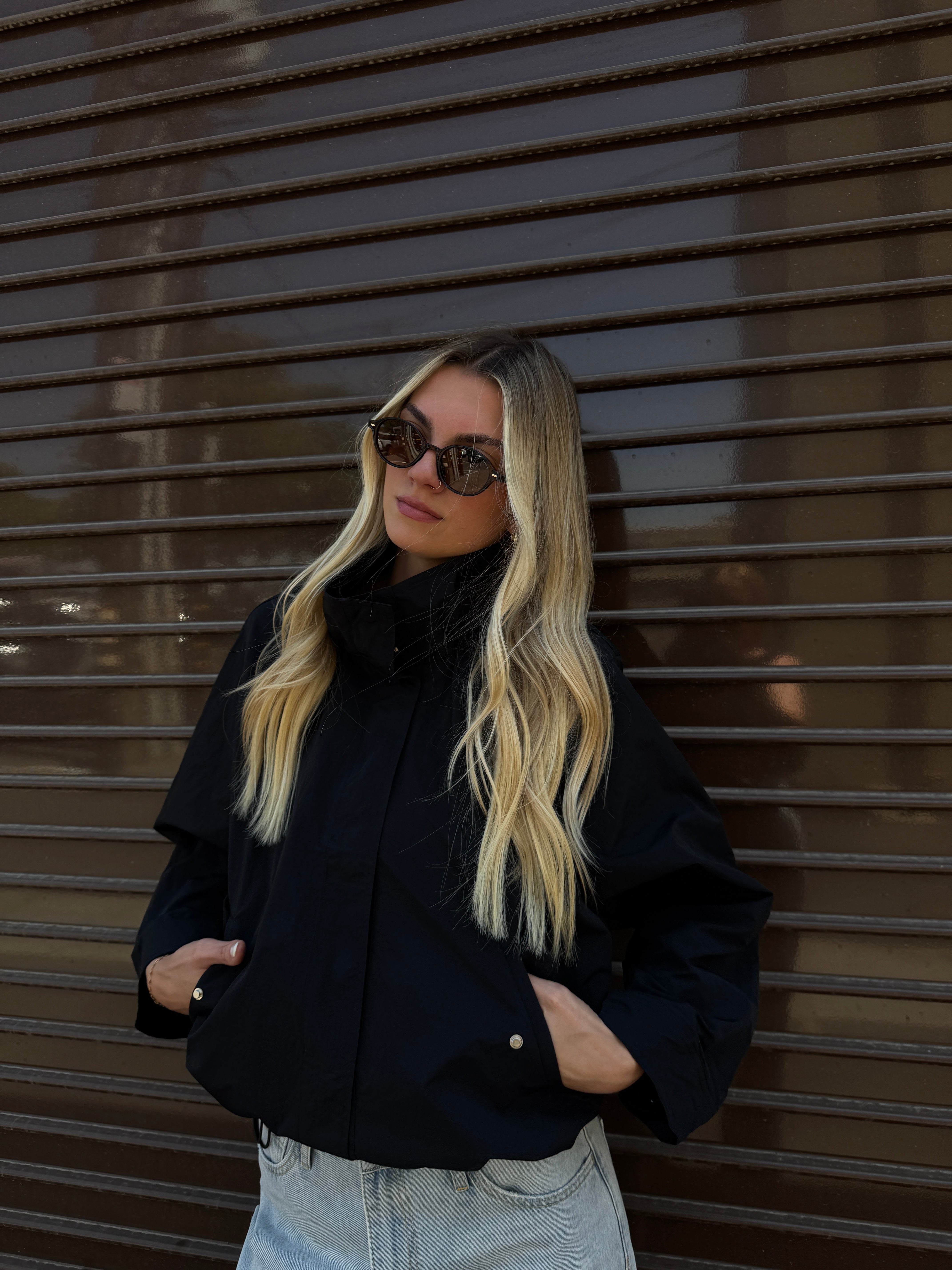ESSENTIAL WINDBREAKER
